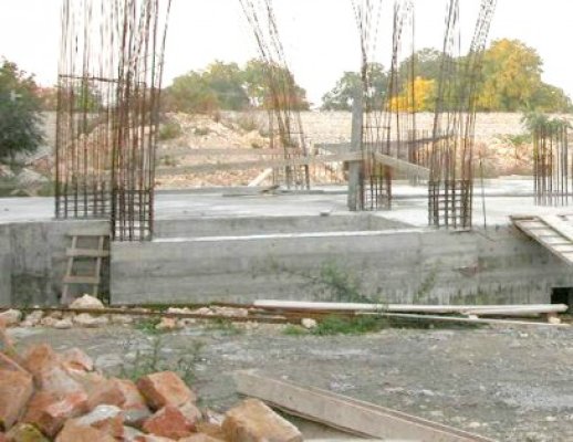 Înşelaţi de constructor: şi cu banii luaţi, şi fără casă